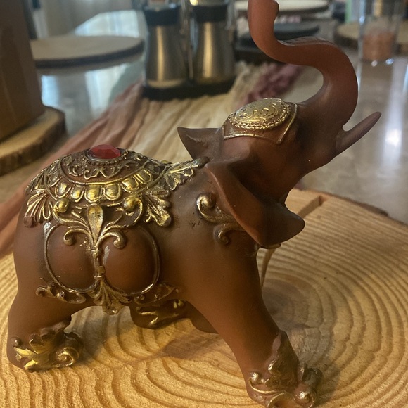 Elegant Elephant Figurine - Picture 2 of 6